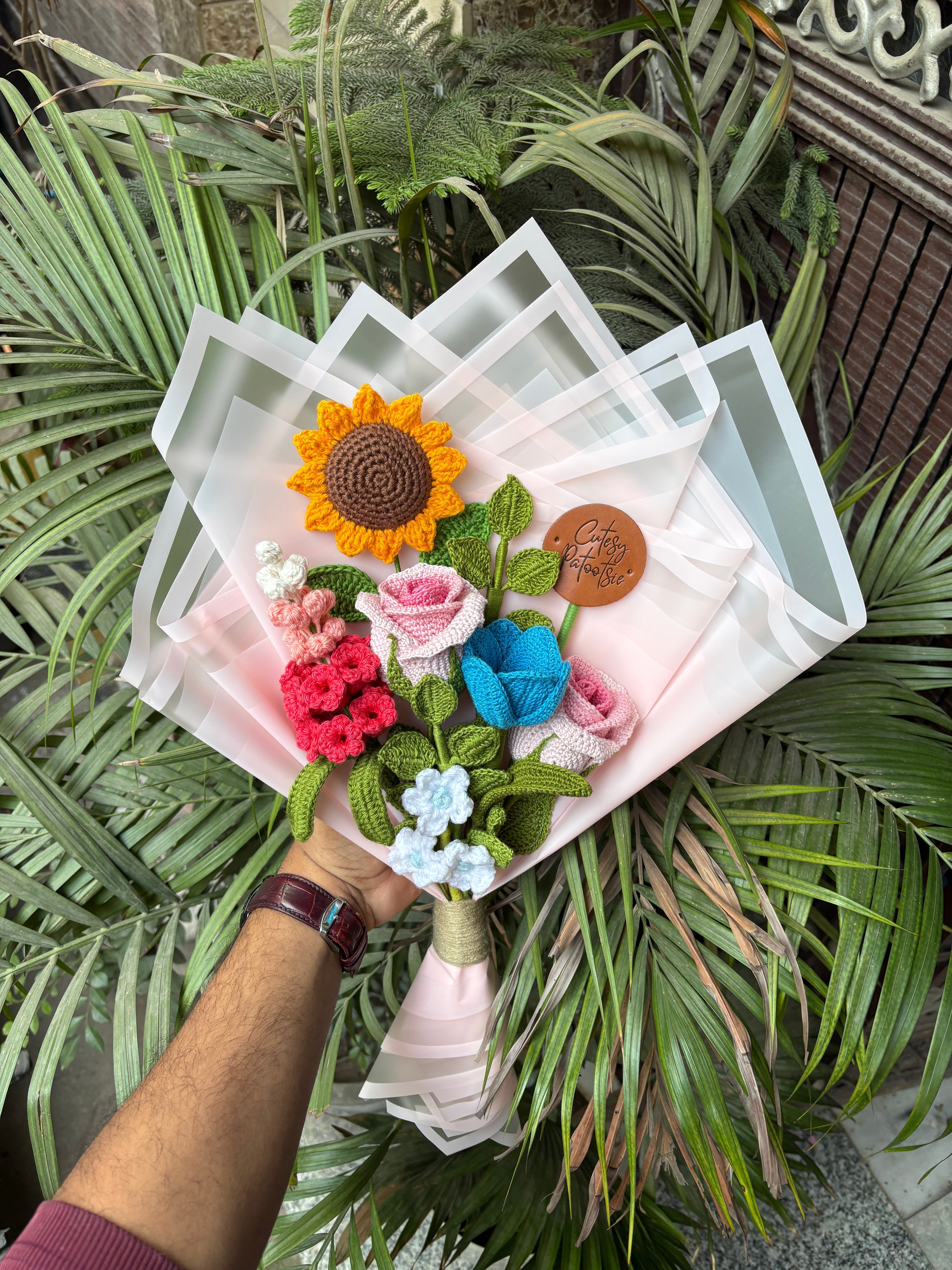 Handmade crochet flower bouquet gift for girlfriend Aesthetic personalized gifts in India Luxury crochet bouquet for birthday surprise Everlasting flower bouquet for anniversary gifting